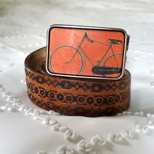 Genuine leather belt with bicycle buckle size 32.